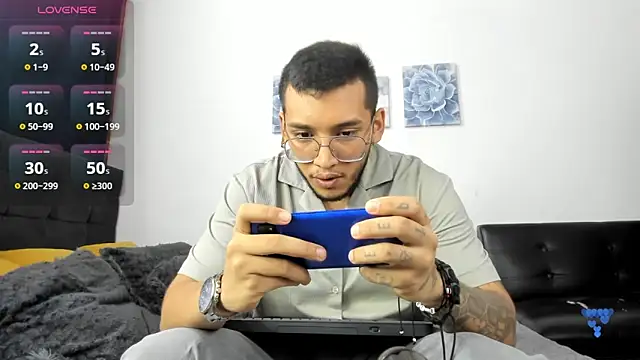 ariannawil online show from December 18, 12:05 am