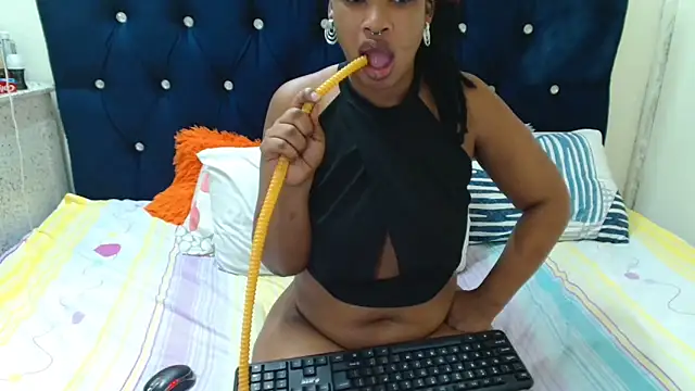 Snapshot of JuiceLips88 chatting on November 14, 4:43 pm JuiceLips88 online show from November 14, 4:43 pm