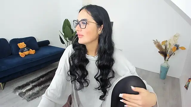 AnyaEvy online show from March 3, 4:30 am