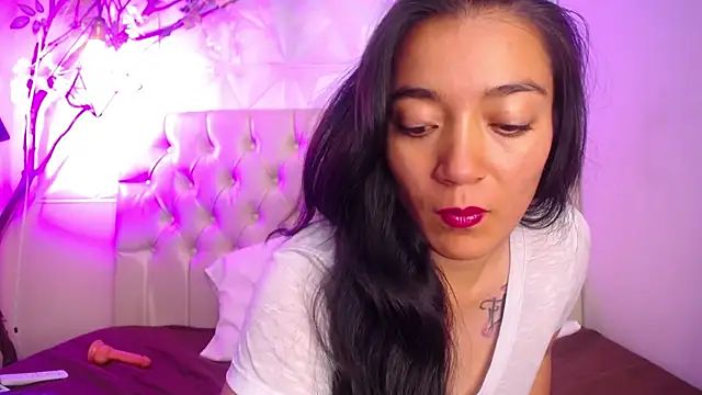 Snapshot of ginebraass chatting on November 24, 2:28 pm ginebraass online show from November 24, 2:28 pm