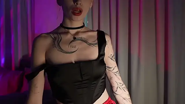 LinaaVelle online show from May 15, 12:52 am