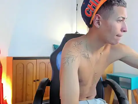 Snapshot of nick_nizz chatting on November 13, 12:31 pm nick nizz online show from November 13, 12:31 pm