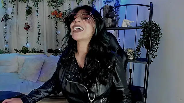 Halley Ravenn online show from April 24, 9:28 pm