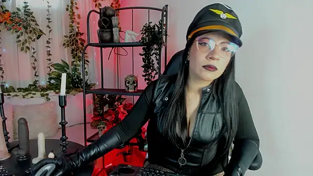 Halley Ravenn online show from May 15, 9:13 pm