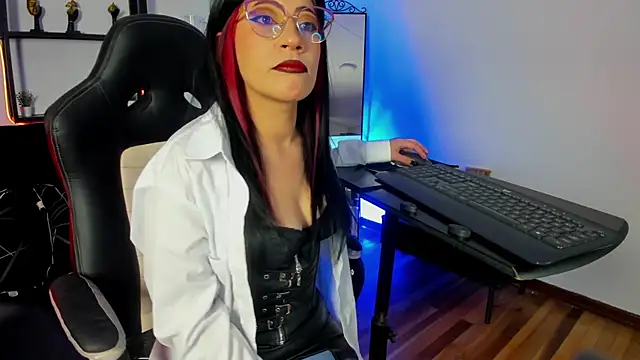 Halley Ravenn online show from June 26, 8:36 pm