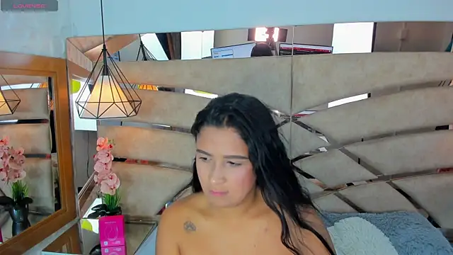 PARKERTHOMPSON online show from November 15, 6:01 pm