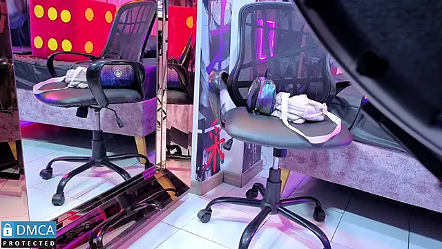 Snapshot of sofia_sstonee_ chatting on December 19, 11:01 am sofia sstonee online show from December 19, 11:01 am