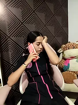 VirginPussyAnita18 online show from November 7, 8:35 pm