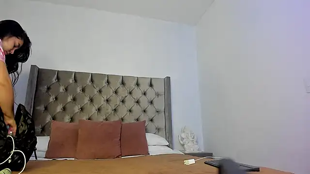 NikkiBotero online show from November 12, 10:08 am