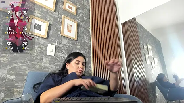 NikkiBotero online show from December 19, 2:04 am