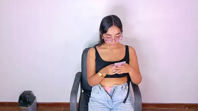 NicoletCherry   online show from November 28, 7:25 pm