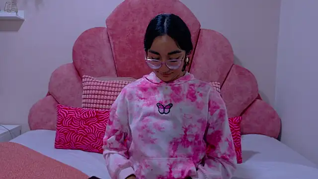 NicoletCherry   online show from November 13, 7:40 pm