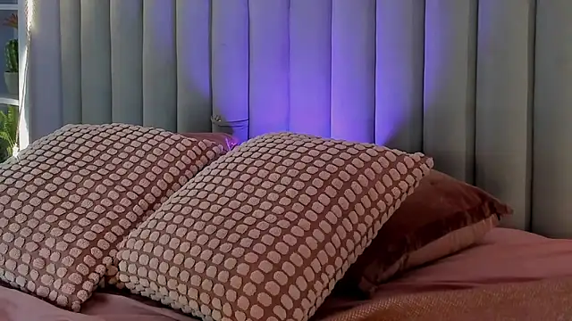 NicoletCherry   online show from December 20, 7:50 pm