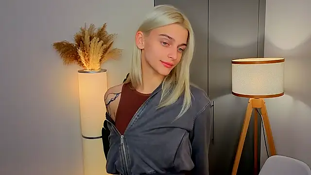 AdameShoyer online show from November 20, 8:20 pm