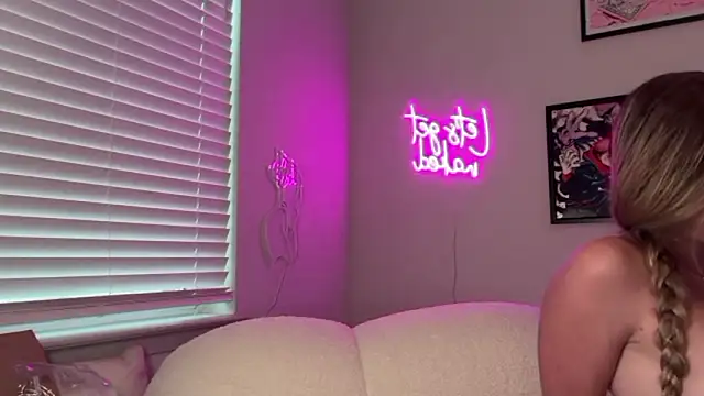 RosieCheeks  online show from March 12, 10:58 pm