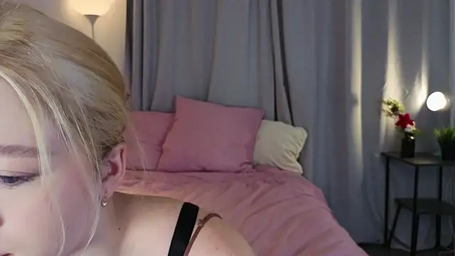 Snapshot of mybayby chatting on January 8, 4:24 pm mybayby online show from January 8, 4:24 pm