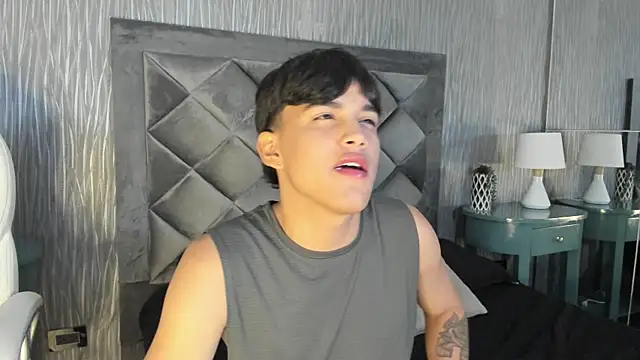 Snapshot of Mike_Harper chatting on November 9, 3:32 am Mike Harper online show from November 9, 3:32 am