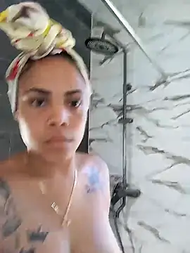 Snapshot of 23Quenn chatting on November 26, 8:20 pm 23Quenn online show from November 26, 8:20 pm