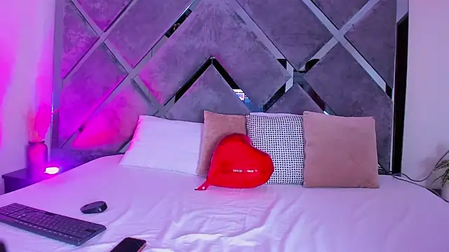 luciagray1 online show from March 19, 12:43 am