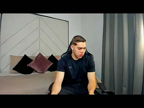 Snapshot of Alan_ford chatting on November 13, 11:14 am Alan ford online show from November 13, 11:14 am