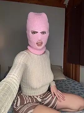 Snapshot of oneblackandblondeee chatting on December 3, 12:55 am oneblackandblondeee online show from December 3, 12:55 am