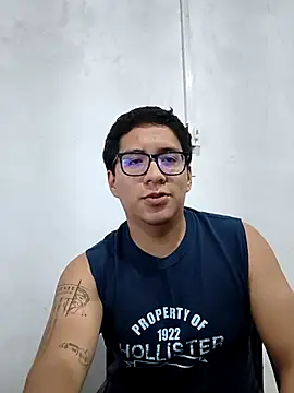 Snapshot of MiltonCede chatting on November 7, 11:08 pm MiltonCede online show from November 7, 11:08 pm