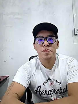 Snapshot of MiltonCede chatting on November 8, 2:53 pm MiltonCede online show from November 8, 2:53 pm