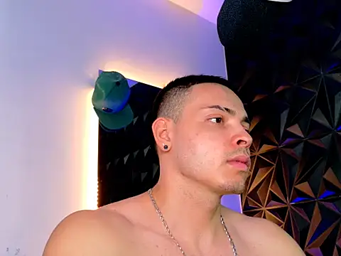 Maxwell Dupont online show from November 14, 8:45 pm