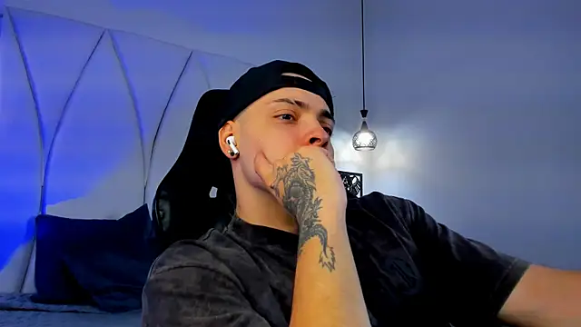 Maxwell Dupont online show from December 1, 7:37 pm