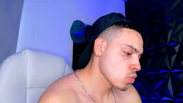 Maxwell Dupont online show from December 18, 10:02 pm