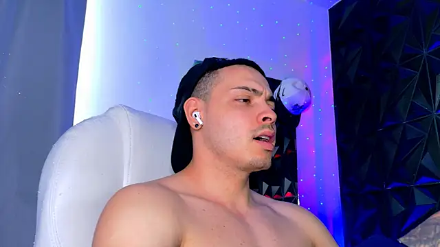 Maxwell Dupont online show from January 14, 9:40 pm