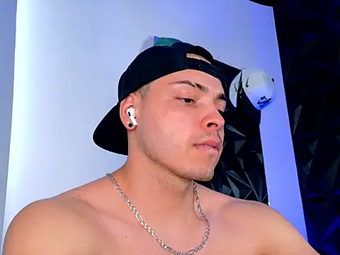 Maxwell Dupont online show from November 25, 7:58 pm