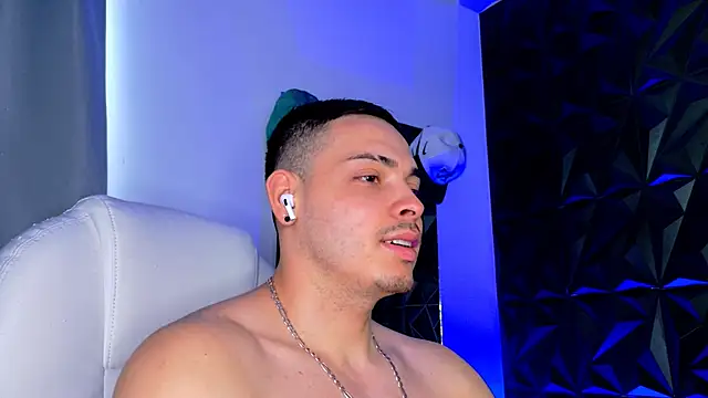 Maxwell Dupont online show from December 19, 8:11 pm