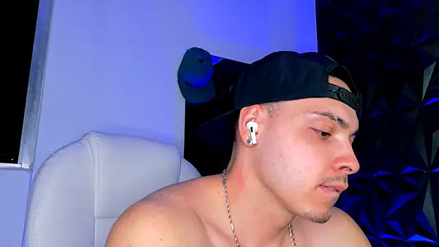 Maxwell Dupont online show from December 21, 12:02 am