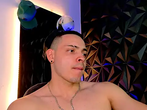 Maxwell Dupont online show from November 12, 9:51 pm