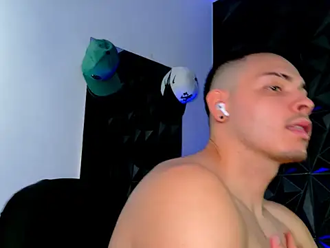 Maxwell Dupont online show from November 19, 8:31 pm