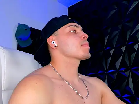 Maxwell Dupont online show from November 26, 6:19 pm