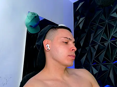 Maxwell Dupont online show from November 21, 7:57 pm