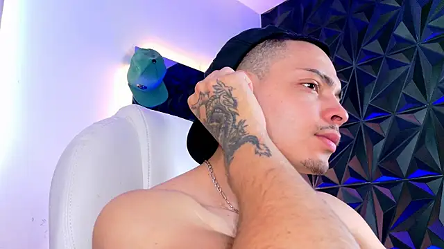 Maxwell Dupont online show from December 4, 4:06 pm