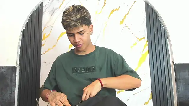 Timmy Kiing  online show from January 10, 9:32 pm