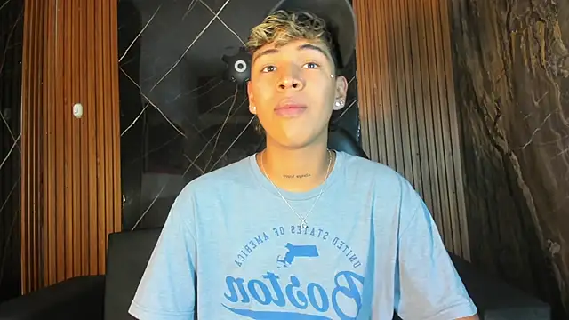 Timmy Kiing  online show from December 4, 8:41 pm