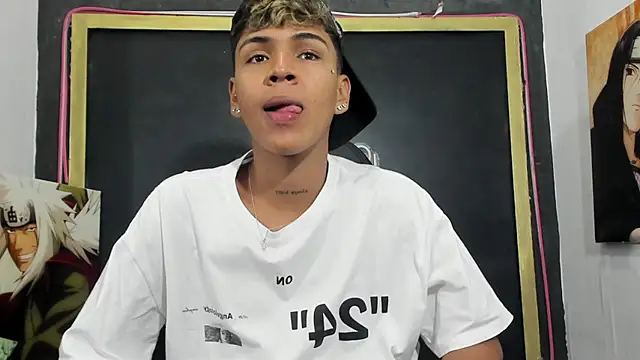 Timmy Kiing  online show from December 18, 9:29 pm