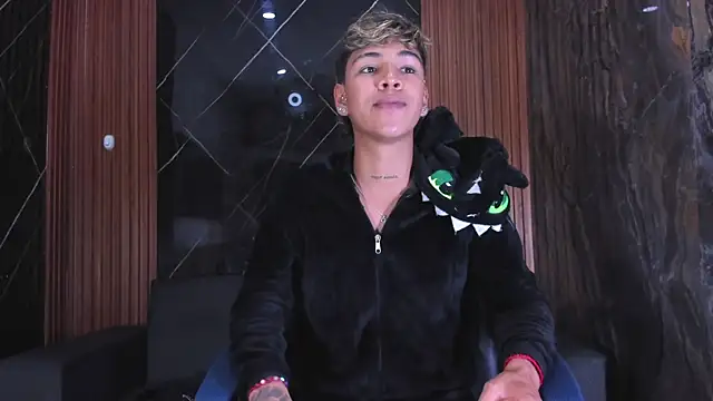 Timmy Kiing  online show from November 23, 8:52 pm