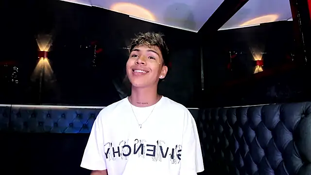 Timmy Kiing  online show from December 23, 12:00 am