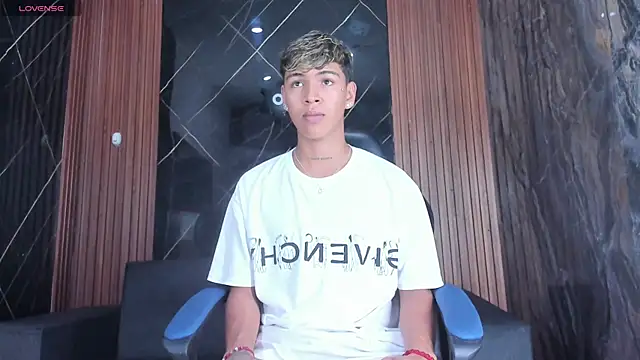 Timmy Kiing  online show from November 28, 8:42 pm