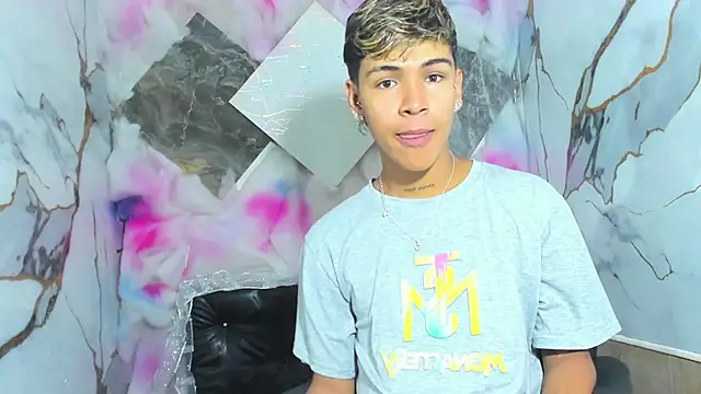 Timmy Kiing  online show from November 27, 7:58 pm