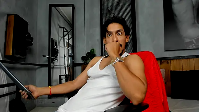 DylanRay 18 online show from November 9, 7:18 pm