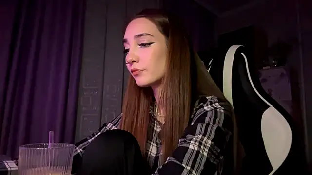 HollyPaw online show from November 29, 5:13 pm