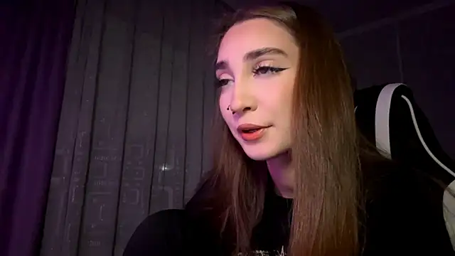 HollyPaw online show from November 8, 7:39 pm