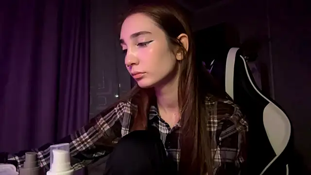 HollyPaw online show from November 27, 6:30 pm